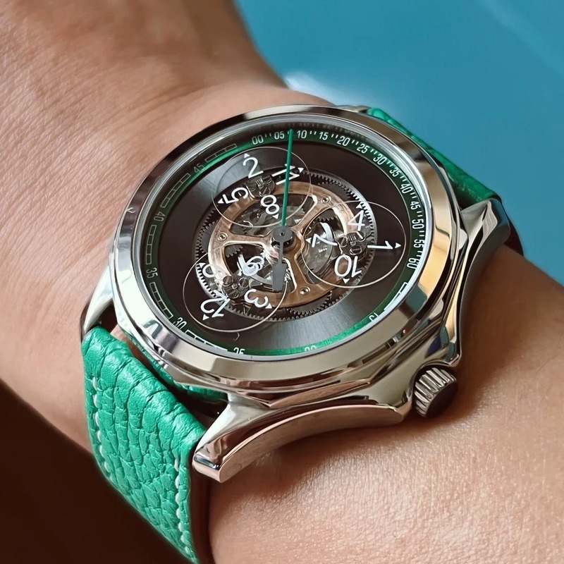 Exposed mechanical watch